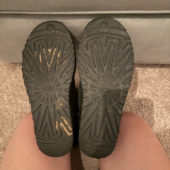 UGG Black Winter Boots with Bow Detail - Picture 7 of 7